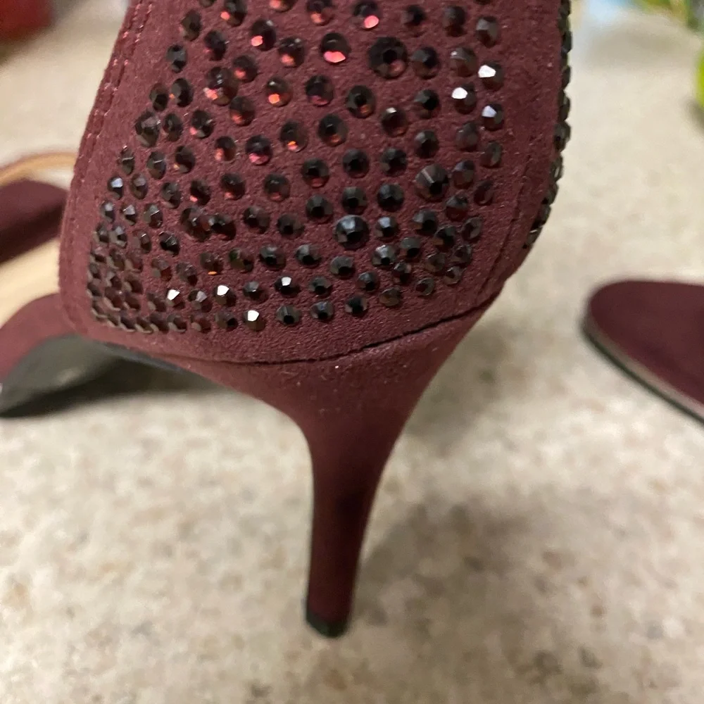 Marc Fisher Betye Jeweled Burgundy Shoes Size 8M. NWOT. 4 inch Heels Beautiful - Picture 16 of 16